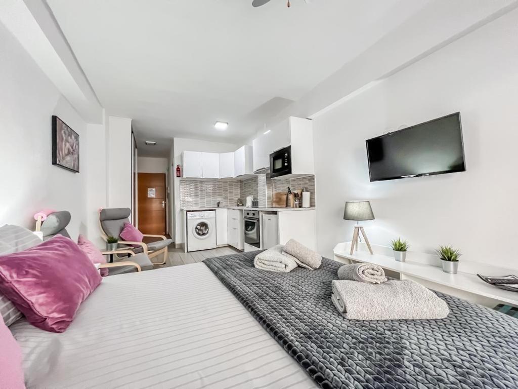 Reformed Studio Apartment In Central Nerja 3K Luaran gambar